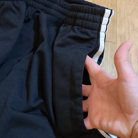 Classic ADIDAS EUC like new - Picture 6 of 12